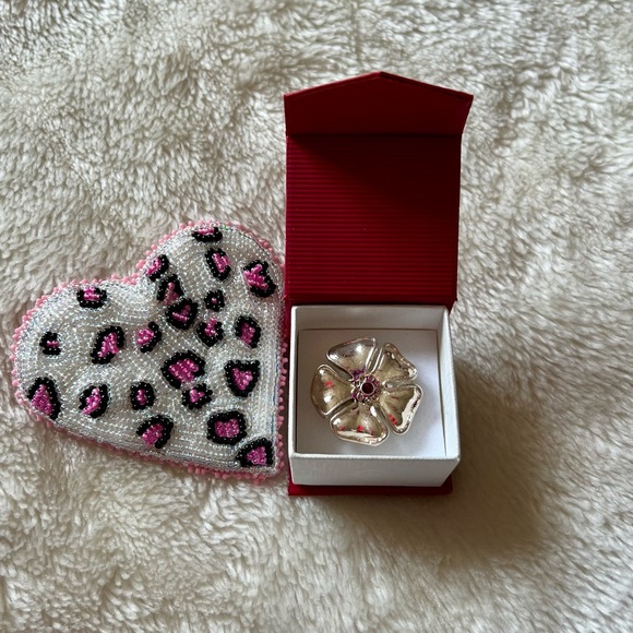 Ladies Sigal Style Sterling Silver and Crystal Flower Ring 💍 - Picture 1 of 7